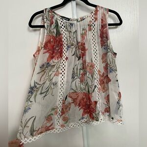 Bebe XS floral top